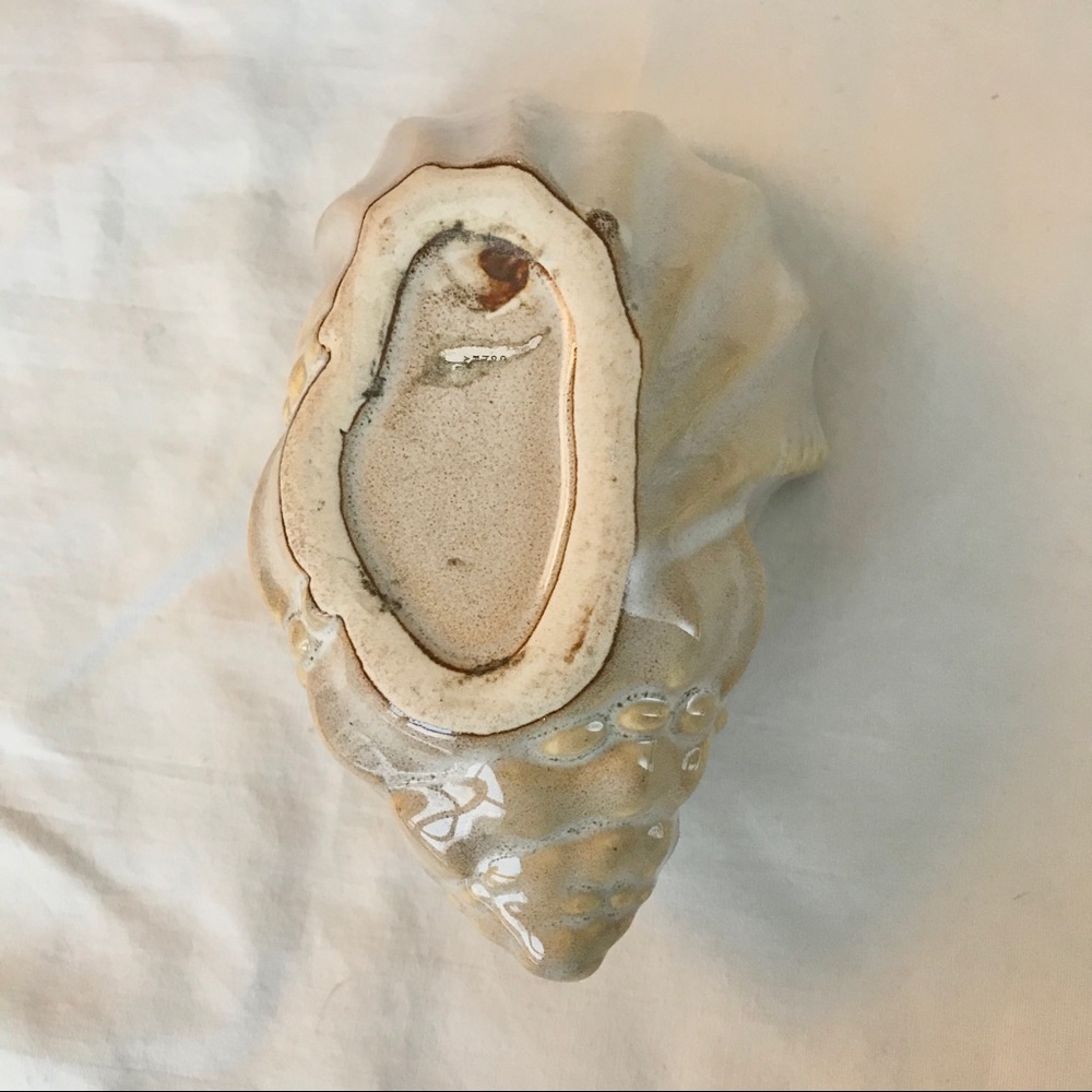 Ceramic Sea Shell Catch-All Dish 🐚 - Picture 4 of 8